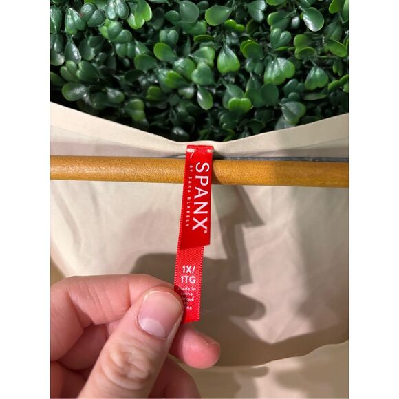 Spanx Tan Sculpting Shaping Tank Top Sz 1XL NWT - Picture 2 of 4